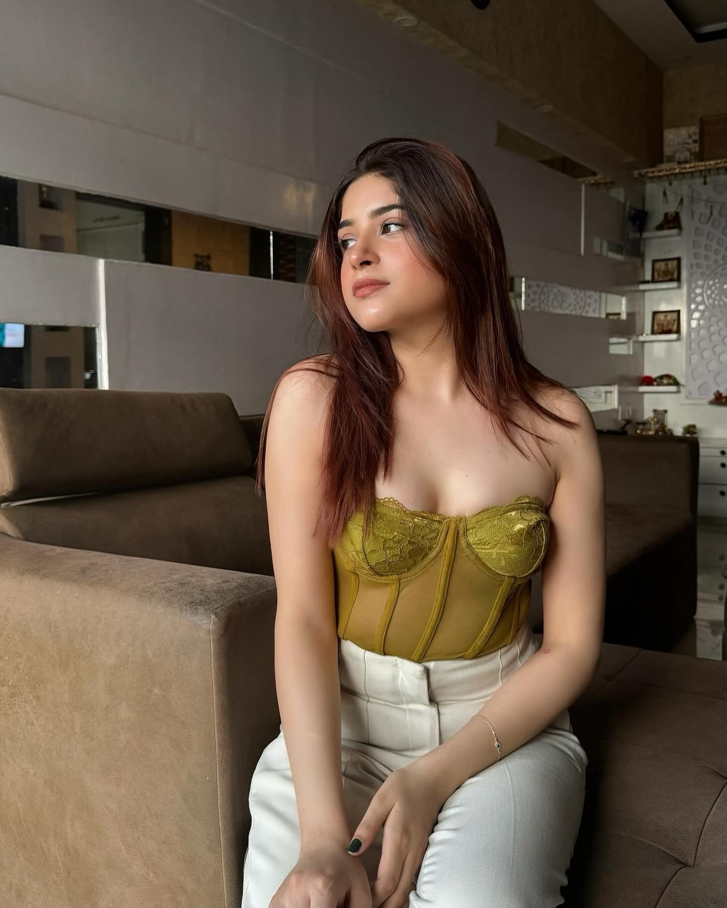 Busty Escort Girl in Delhi